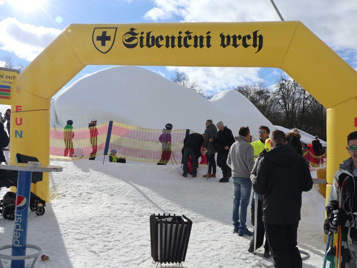 Sport-Hotel Sibenicni Vrch Mnichovice المظهر الخارجي الصورة